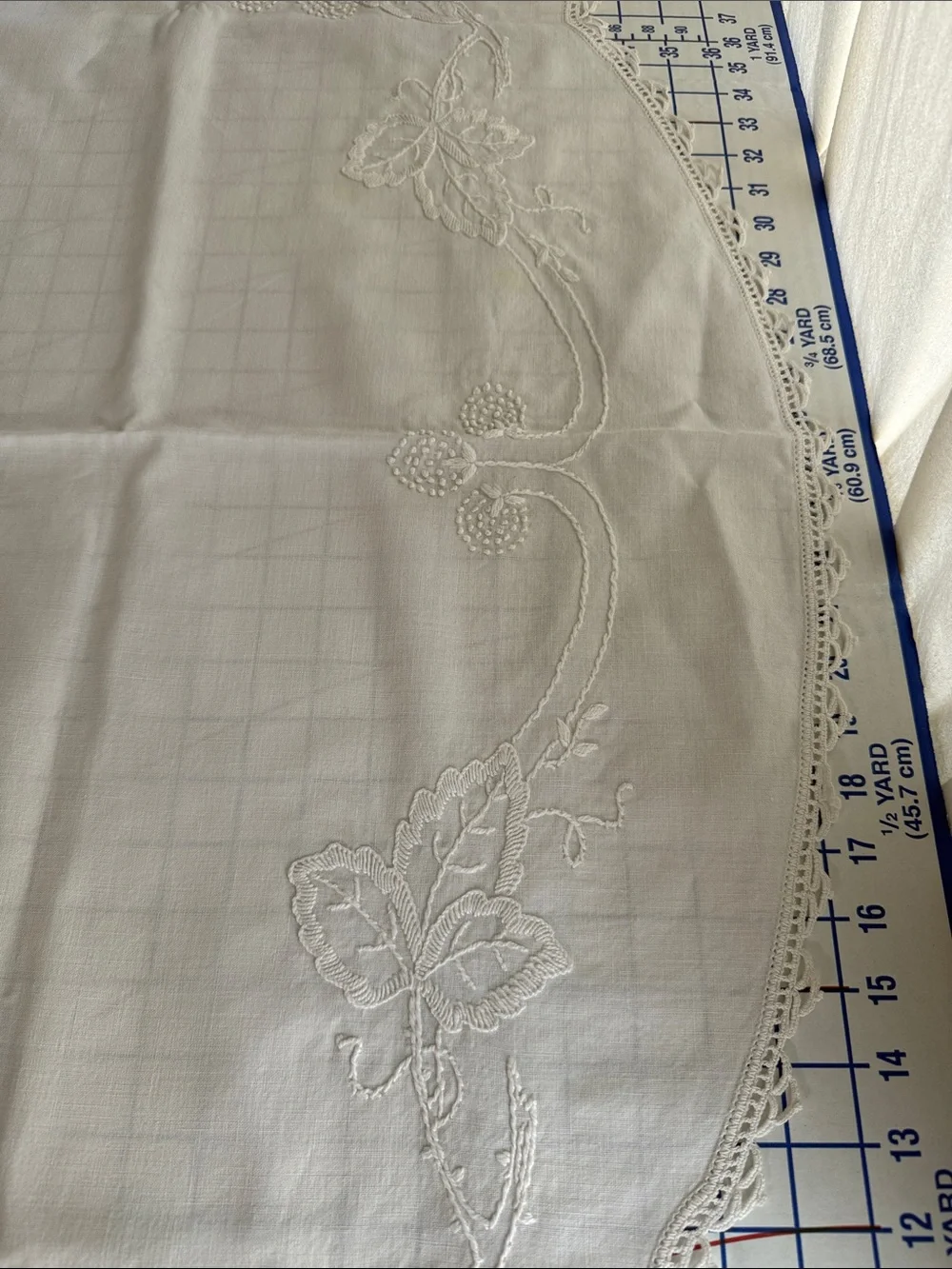 Vintage Madeira Hand Embroidered Linen Tablecloth White Berry Vine Crochet Lace